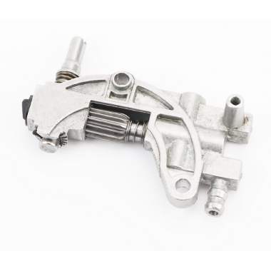 Насос масляный китайской бензопилы 4500/5200